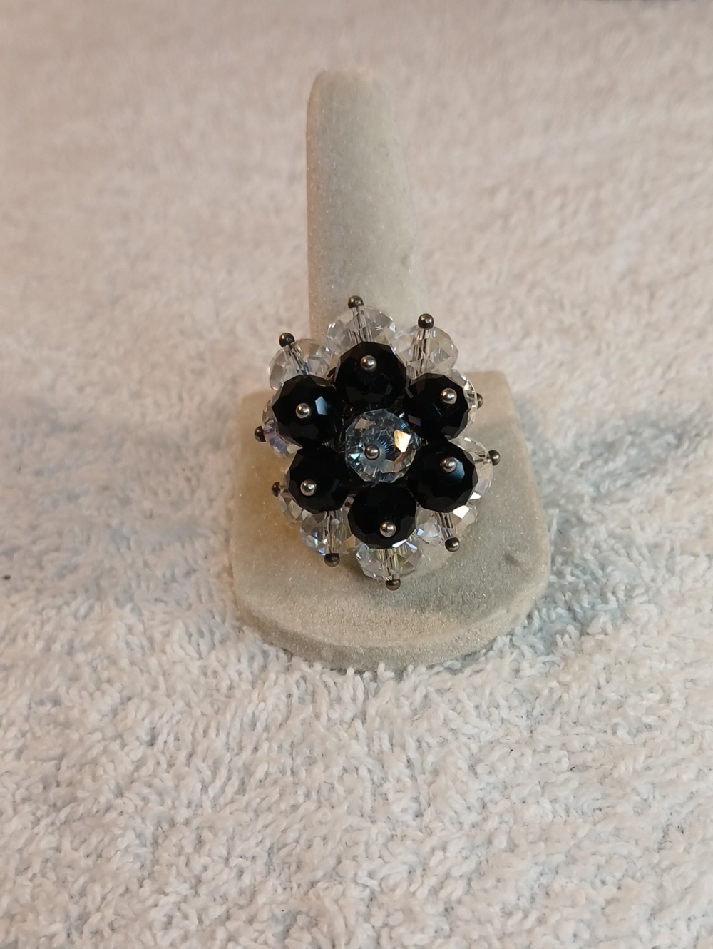 Elegant Black and Clear Crystal Flower Ring - Women Jewelry